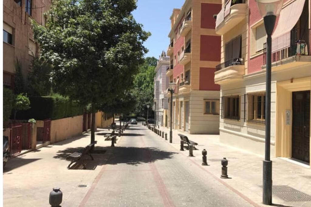 Апартаменти Bonito Apartamento Junto A Paseo De La Bomba Гранада Екстер'єр фото